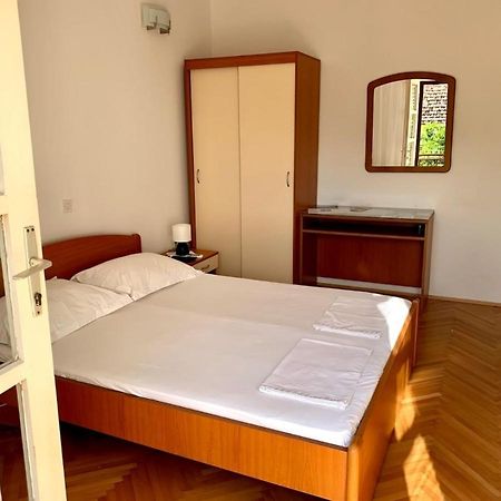 Obradovic Rooms & Apartments Макарска Экстерьер фото