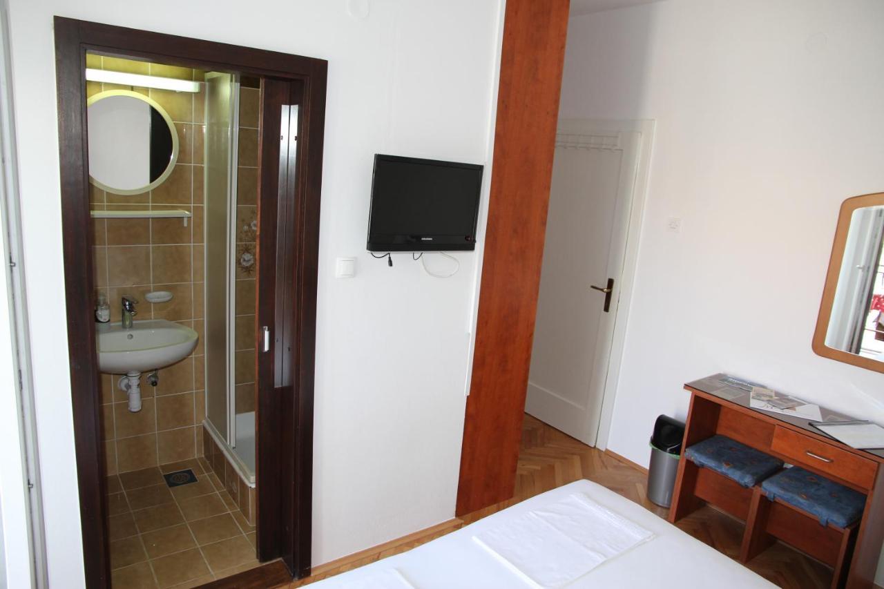 Obradovic Rooms & Apartments Макарска Экстерьер фото