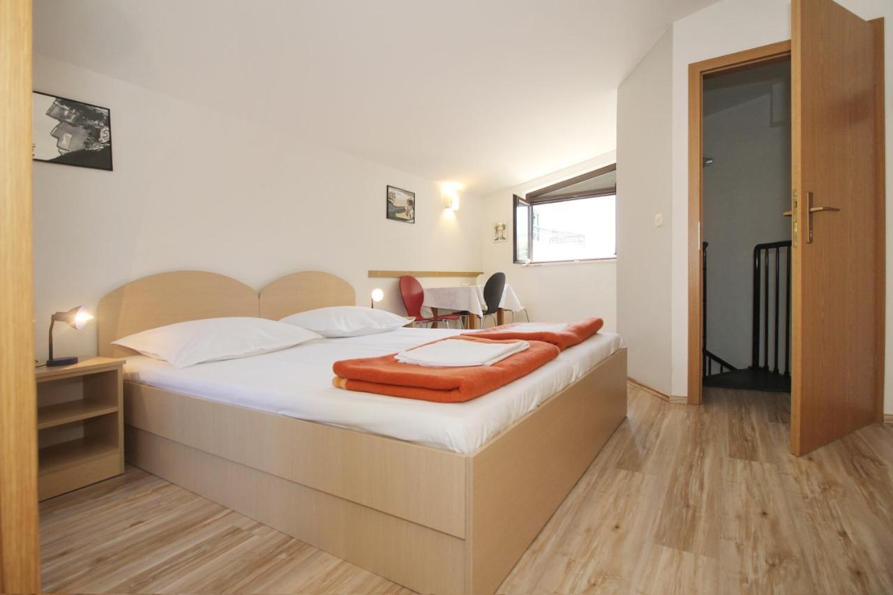 Obradovic Rooms & Apartments Макарска Экстерьер фото