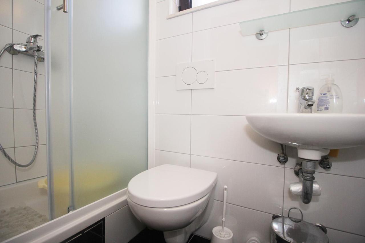Obradovic Rooms & Apartments Макарска Экстерьер фото